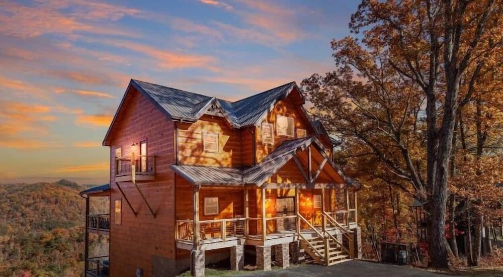 Victoria's Secrets 5 Bedroom Cabin by RedAwning