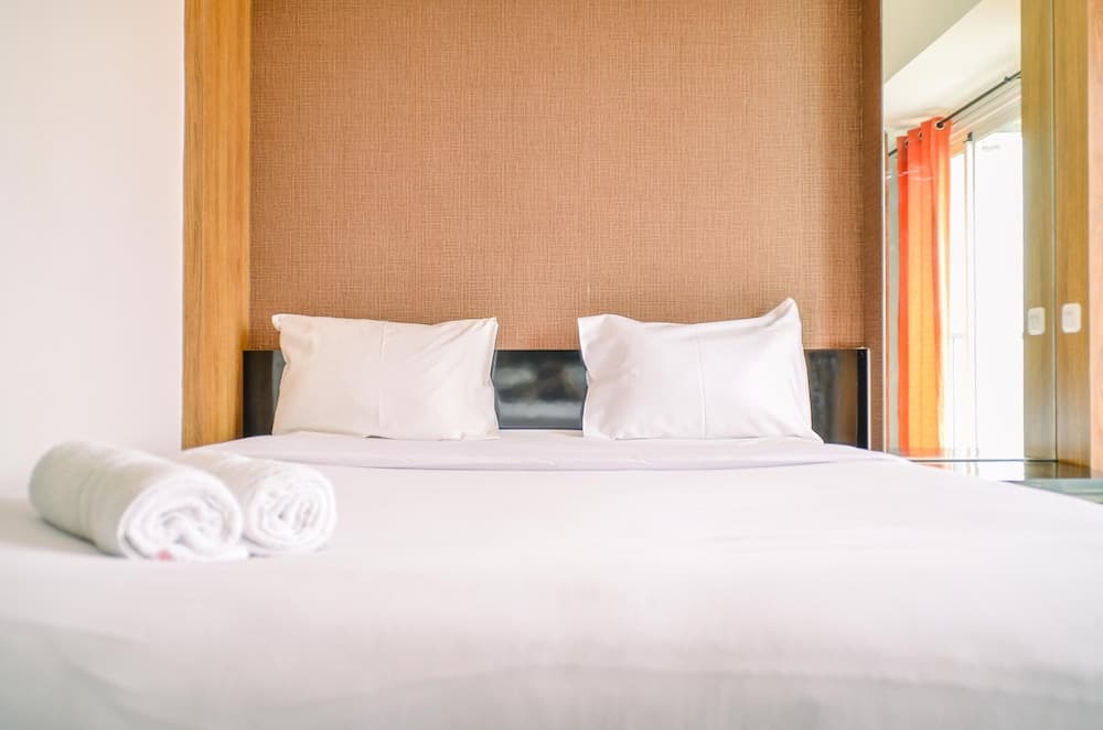 Compact and Modern Studio Room at Casa De Parco Apartment