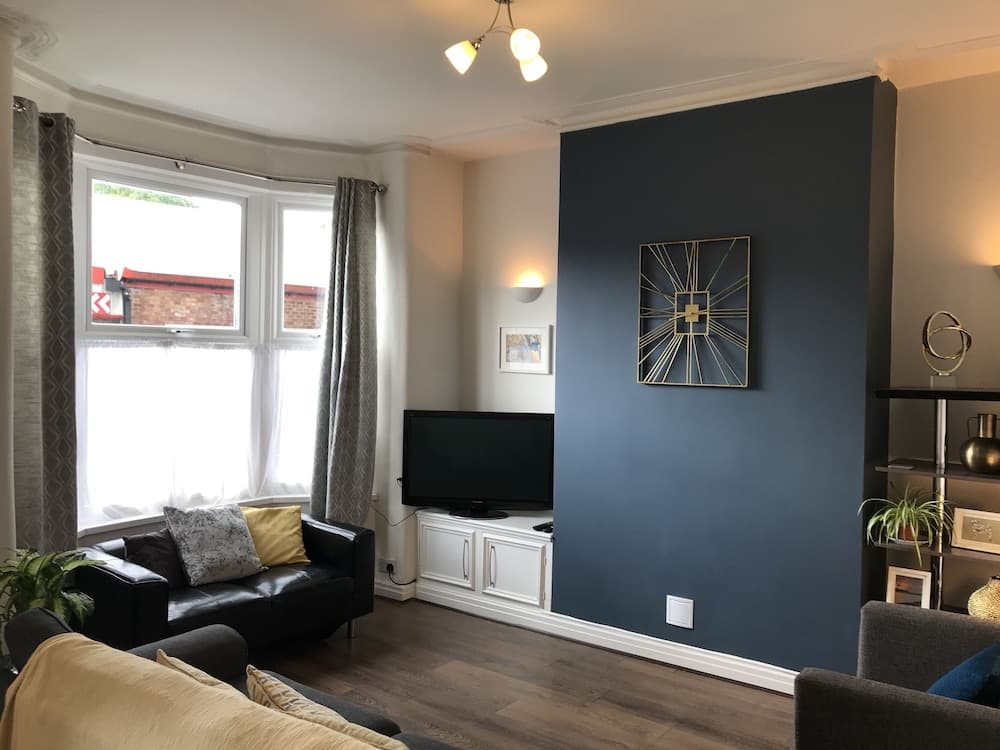 3 Bedroom House Close to M6 & M55