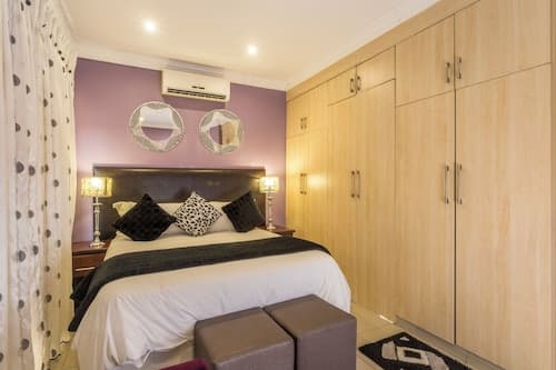 Room-ezulwini Guest House - Queen Room w
