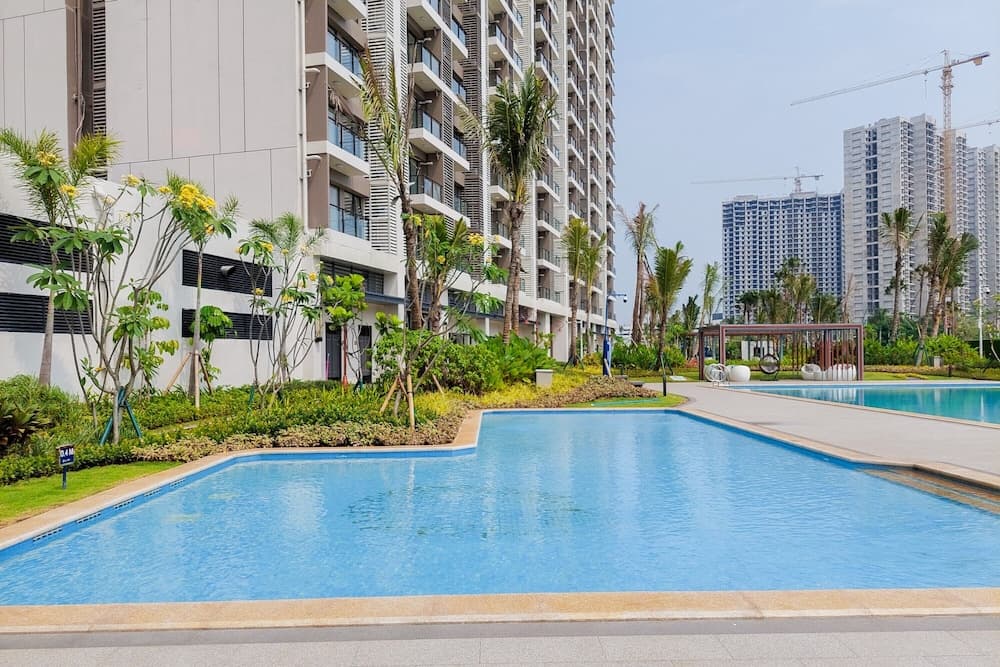 Comfortable Studio With Pool View At Sky House Bsd Apartment