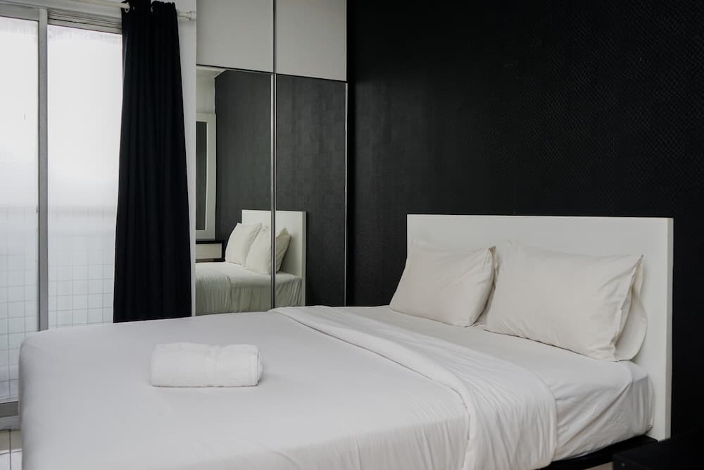 Simply Monochrome And Minimalist Studio At Serpong Greenview Apartment