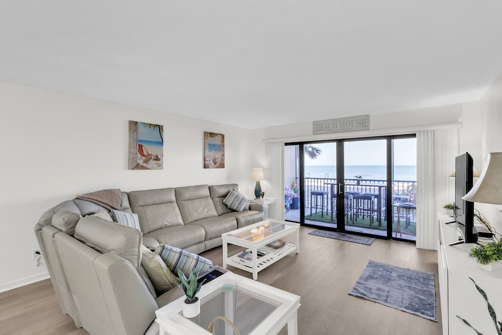 Magnificent Gulf Front Condo Located Directly On The Ocean! 2 Bedroom Condo by Redawning