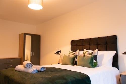 Livestay - 2 Bed Apartment Free Parking Heathrow