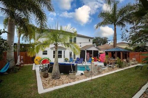 Gorgeous Urban Oasis W/hot Tub, Heated Pool And Private Movie Theater 3 Bedroom Home by RedAwning