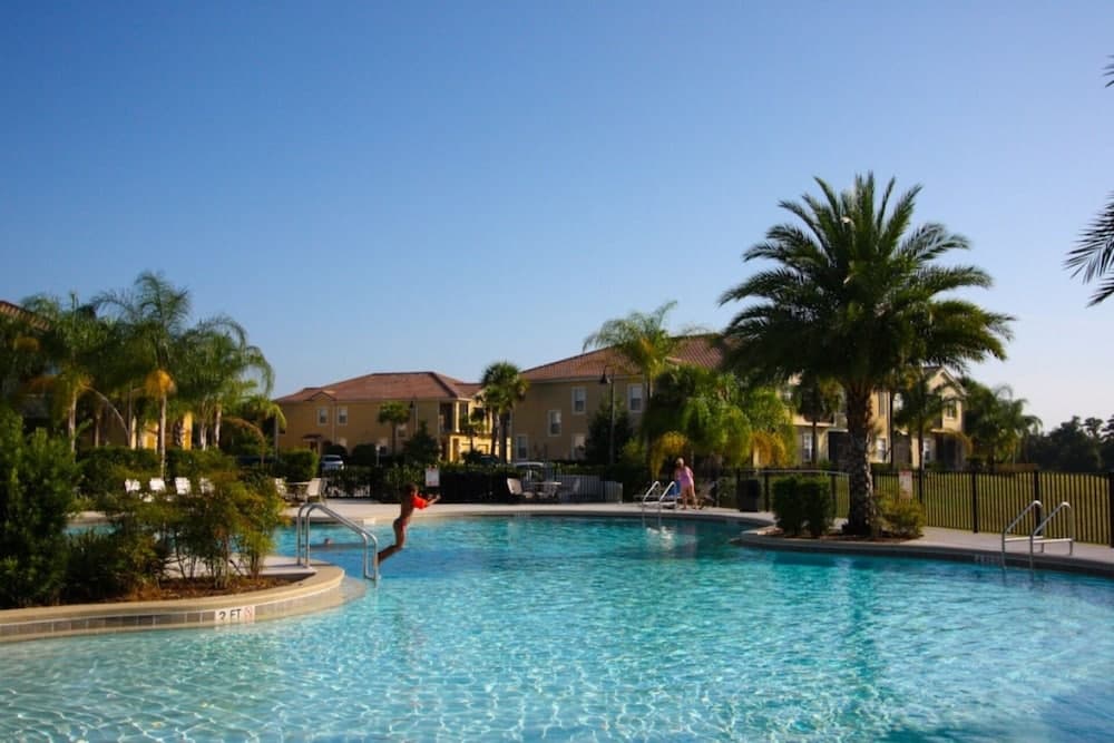 7526 Oakwater