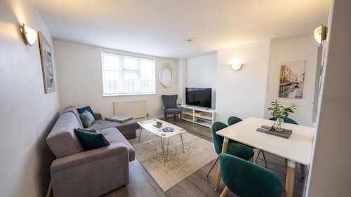 Modern Townhouse Apartment in Stratford Upon Avon With Wifi & Netflix