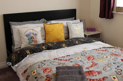 3 Bed Lego Themed Home - Sleeps 6 - Wifi, Parking