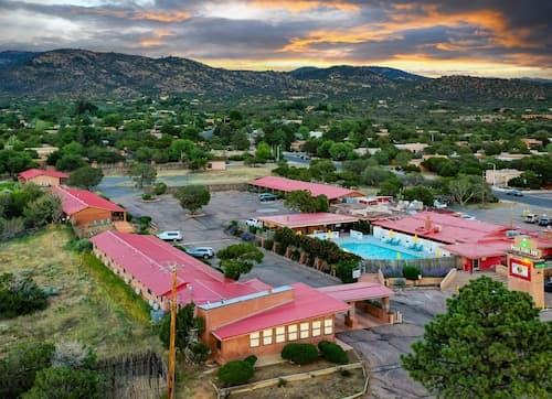 Pecos Trail Inn