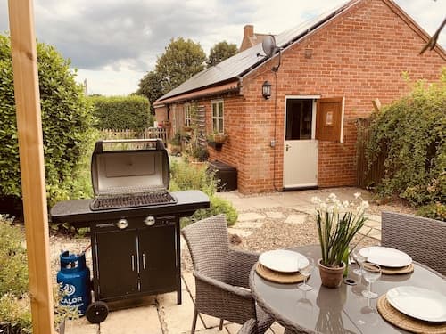 Vineyard Cottage Sleeps 4 With Garden