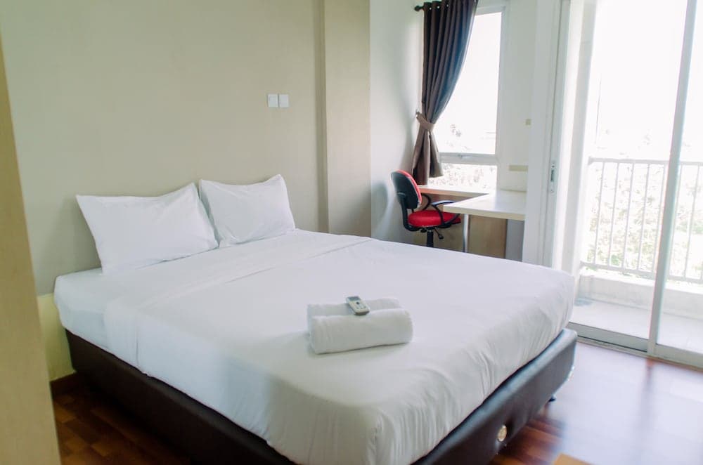 Comfortable and Simply Studio Apartment at Tamansari Skylounge