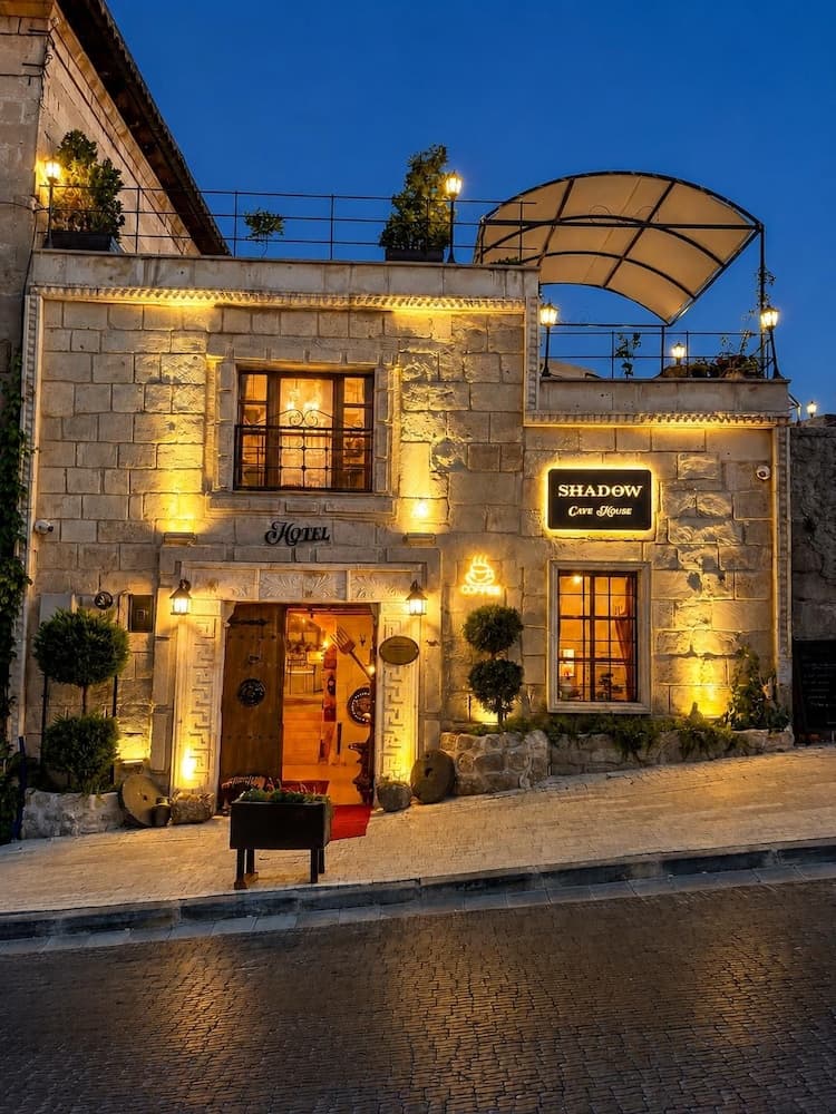 Shadow Cave House