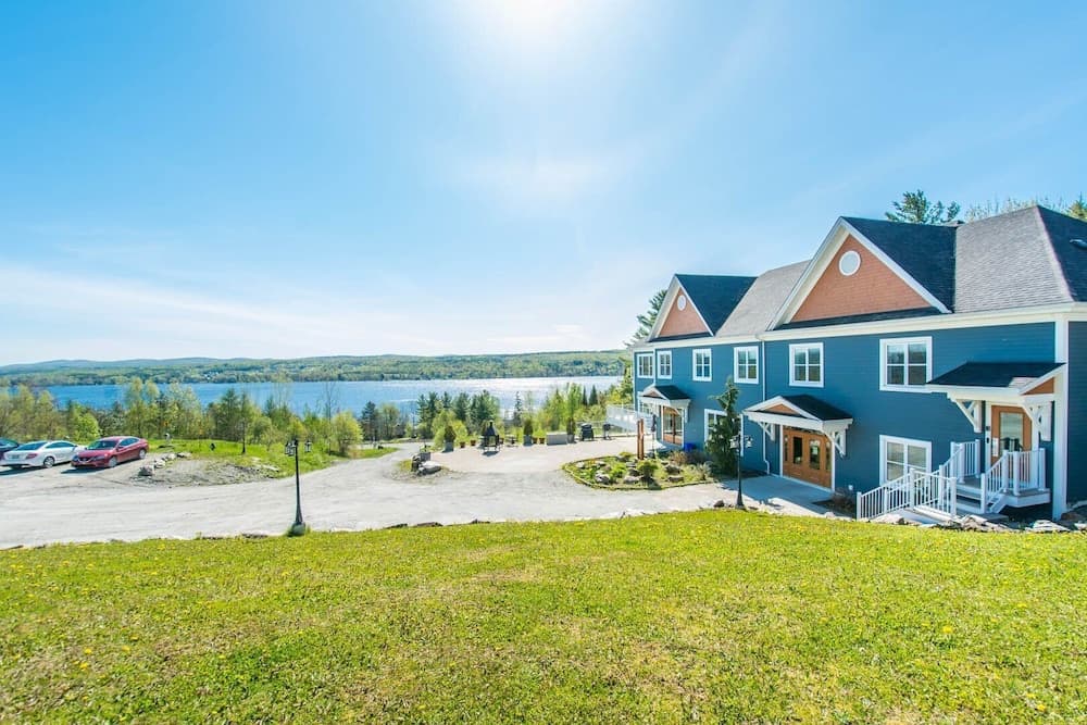 Au Sommet du Lac Magog