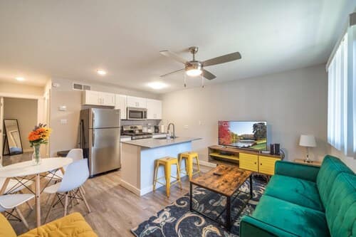 Modern 1BR Near UT Hyde Park Evonify
