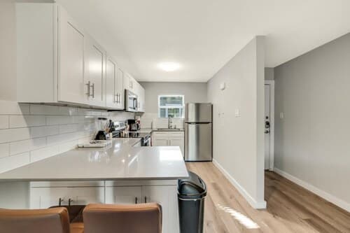 Modern 2BR Near UT Hyde Park Evonify