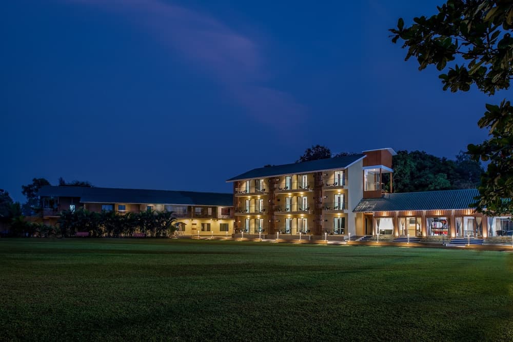 Paramount Riverfront Resort & Spa