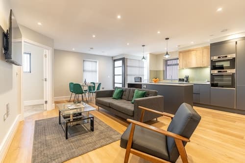 Celador Apartments - Bond House