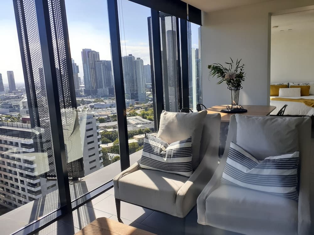 Top Floor Stunning Views