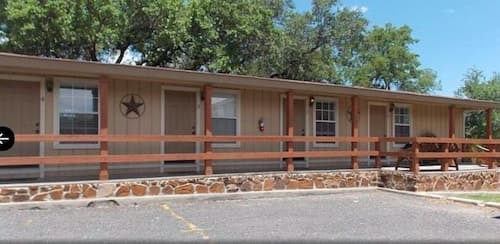 Maven's Inn & Grill
