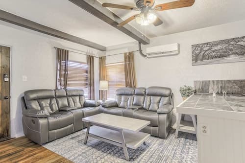 2BD Cozy Retreatclose to Red Rocksdogs Welcome!