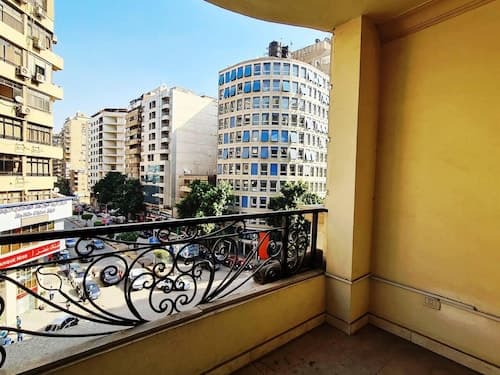 Spacious Executive Luxury Apartment With Balcony