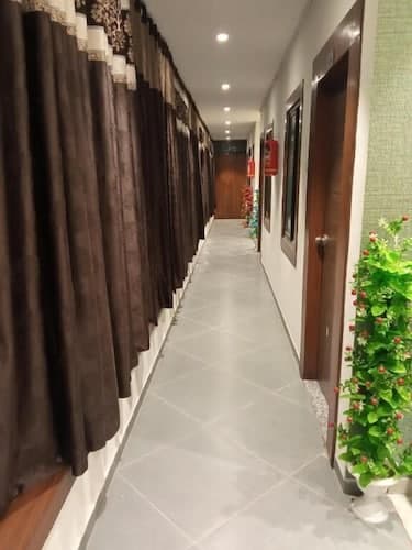 Hotel Mansarovar