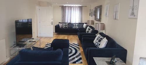 Lovely 3-bed House in Luton