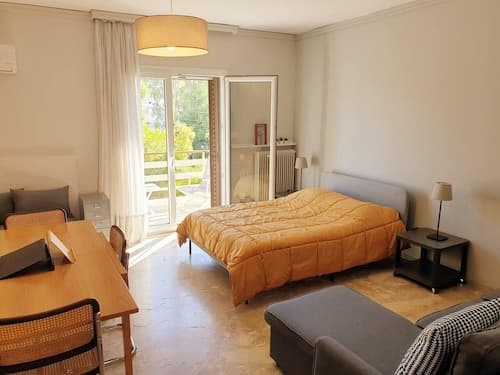 Rooftop Studio Apt - 5 Min Walk to Holargos Metro