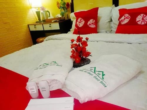 Beautiful Deluxe Room With Ac and Wifi Well Located in Bogor