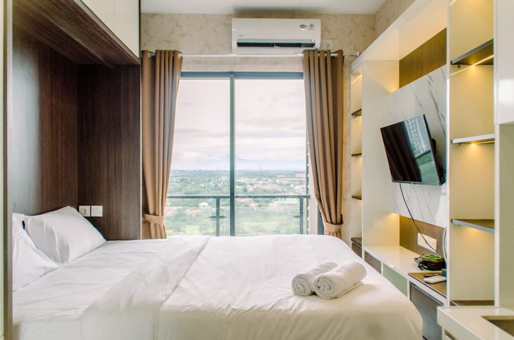 Modern and Cozy Studio at Sky House BSD Apartment
