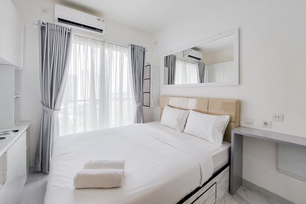 Cozy Living and Comfort Studio at Sky House BSD Apartment