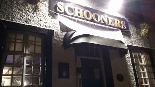 Stunning 2-bed Apartment Above Schooners Bar
