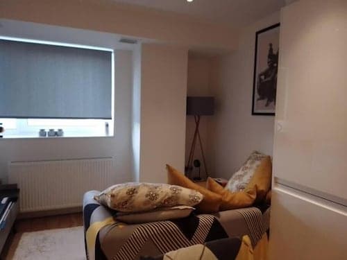 5 Mins to East Croydon Station With Concierge