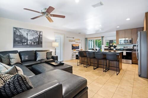 Screened-in Porch Walkable to Soco