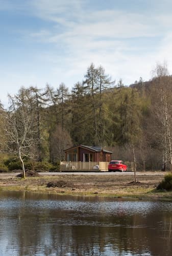 2-bed Cottage With Hot Tub at Loch Achilty, Nc500