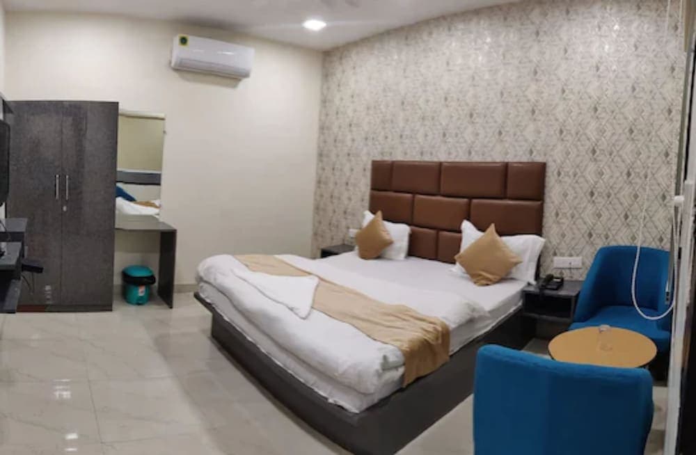 Goroomgo Mandakini Royale Kanpur