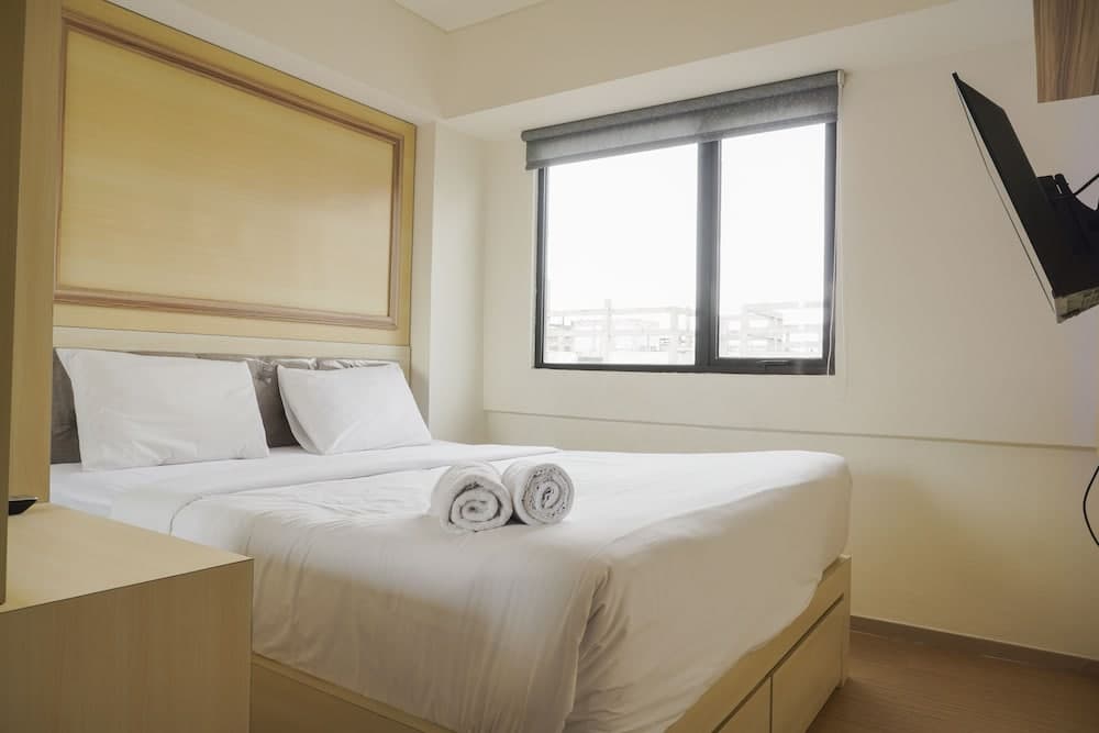 Comfort 1Br With Working Room At Meikarta Apartment