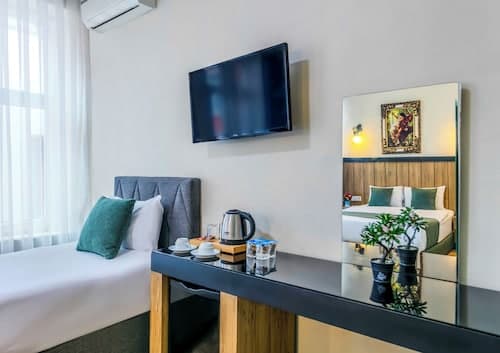 La Pera Suites