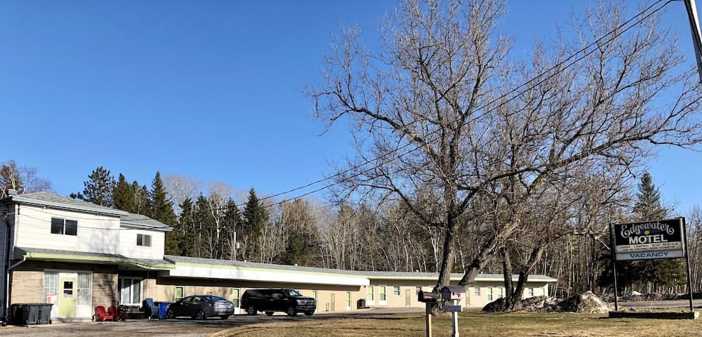 Edgewater Motel & Campground