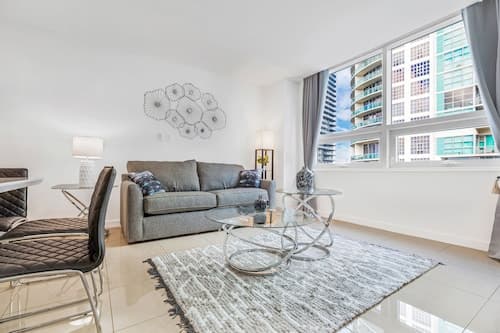 Modern 2-BD Condo in the Heart of Miami