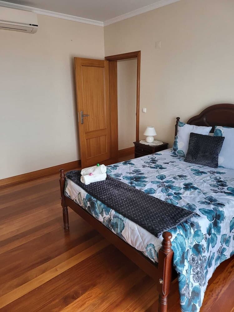 Charming 2-bed House in Ponta Delgada