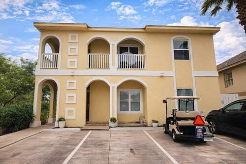 Pet Friendly - Overlooks Pool - Sleeps Tons