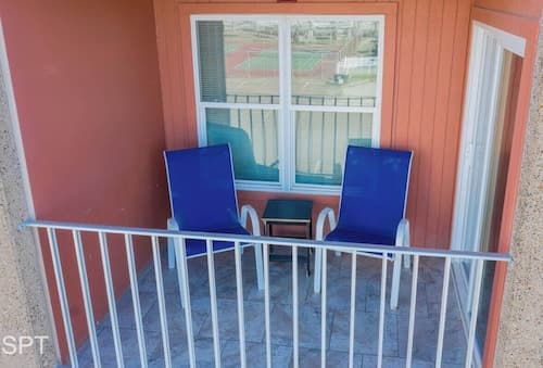 Luxury 1 Bedroom - Walk to Beach - Pool