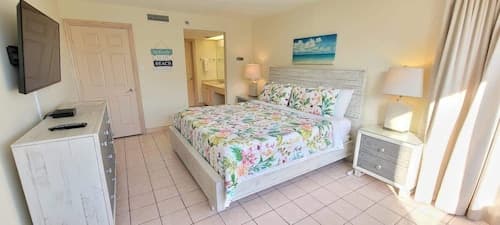 Heated Pool - Sleeps Many Beachfront Resort