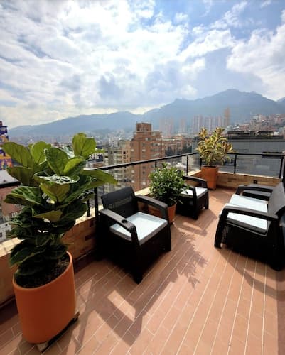 Charming Chapinero Lodge Urban Retreat w