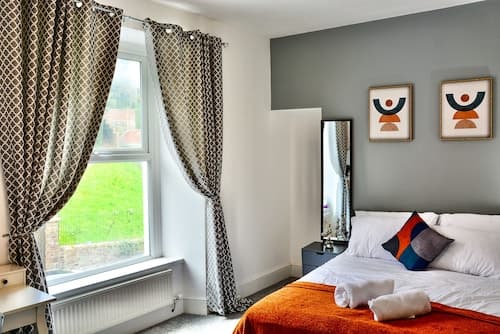 Captivating 3-bed House in Swansea Town Center
