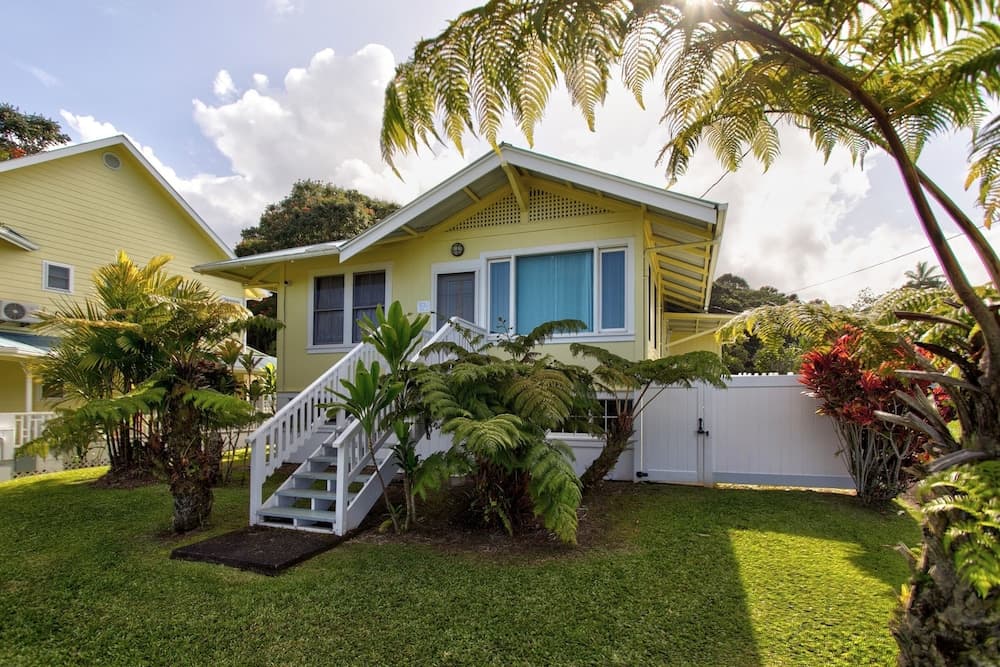 Makani Ea Home 2 Bedroom Home by RedAwning