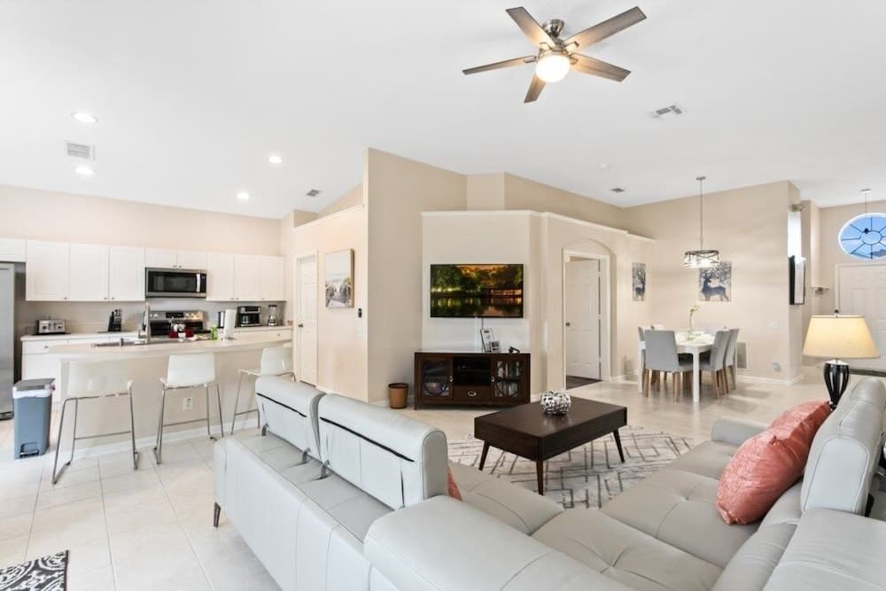 South Facing Pool 4 Bedroom 3 Bath Villa 4 Villa by RedAwning