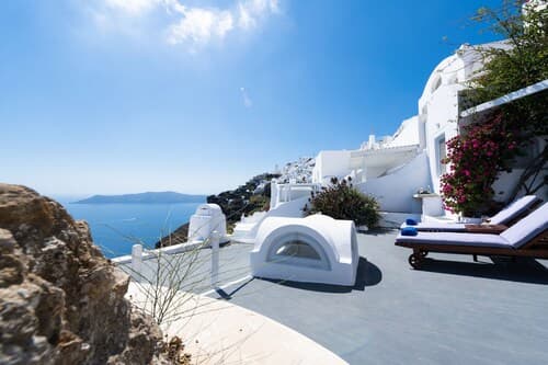 Impeccable Double Bed Villa in Imerovigli Santorin