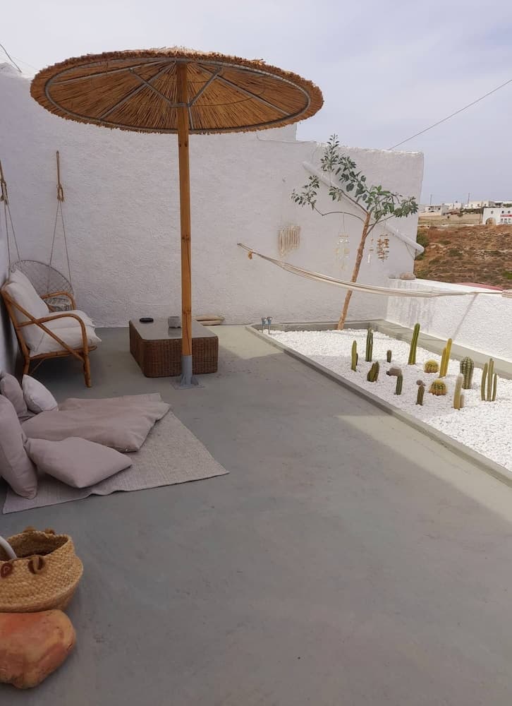Salty Caves Apartments Milos